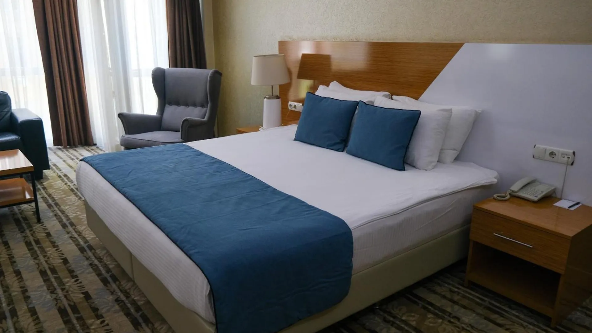 Bulvar Hotel Измир 3*,