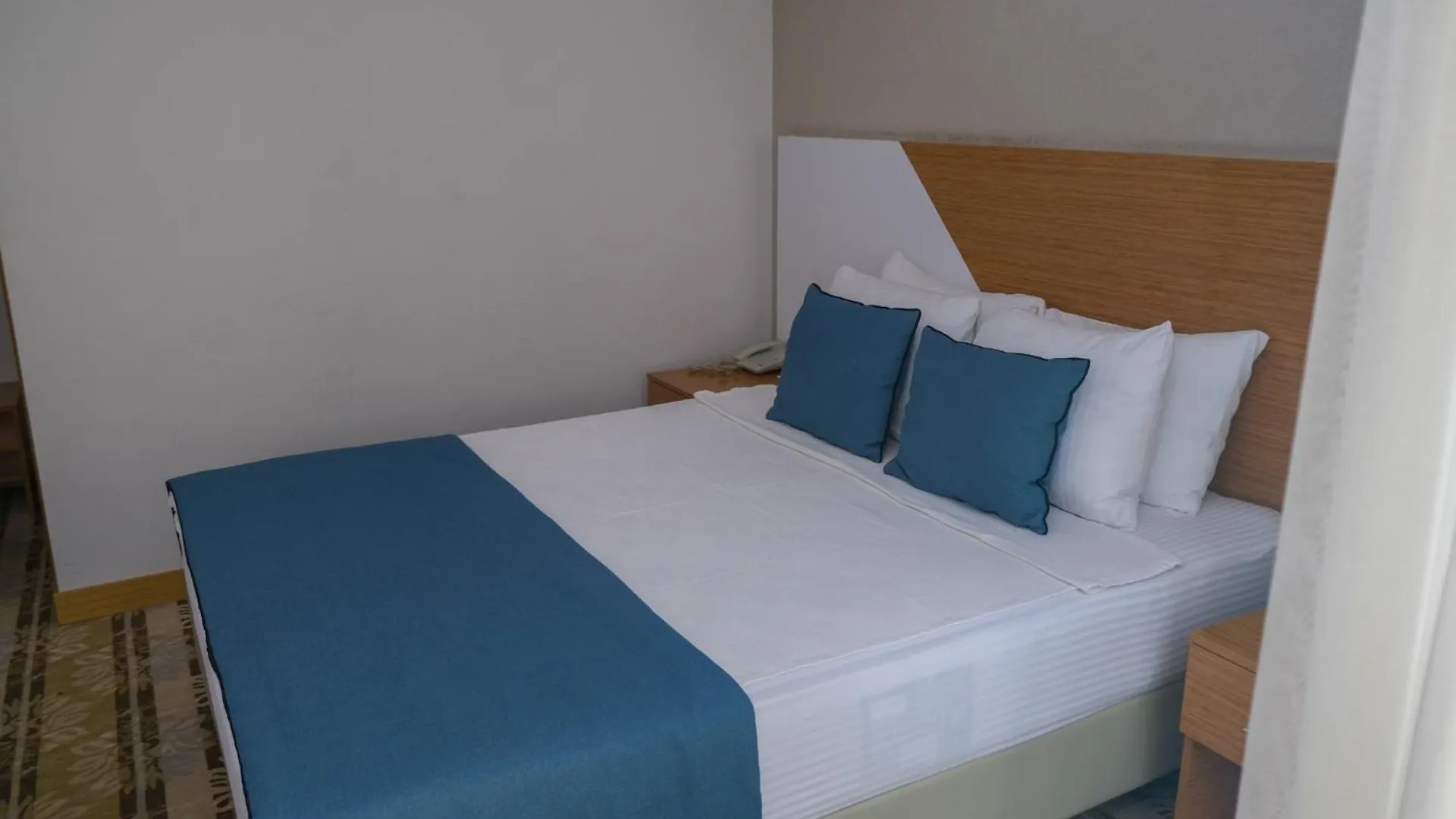 Bulvar Hotel Izmir 3*,